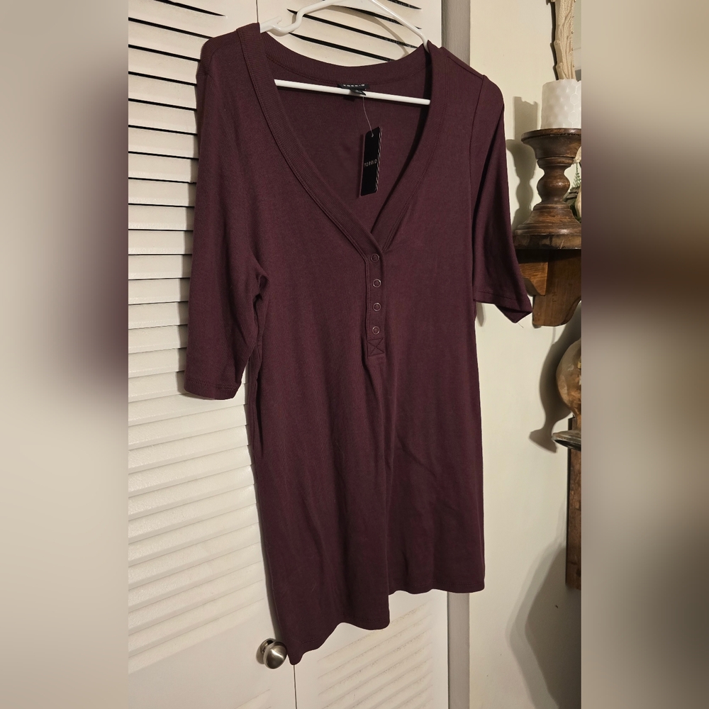 Torrid Plum V-Neck Buttoned Top - Picture 9 of 9
